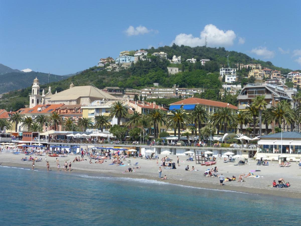 Cipriani 5 Rivieraholiday Pietra Ligure Eksteriør bilde